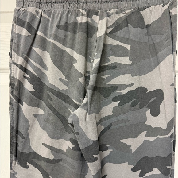 Splendid Women’s Camouflage Jogger Pants Size M - Picture 5 of 11